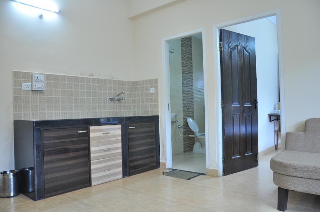 Ocean Crest Hotel Колва Номер фото